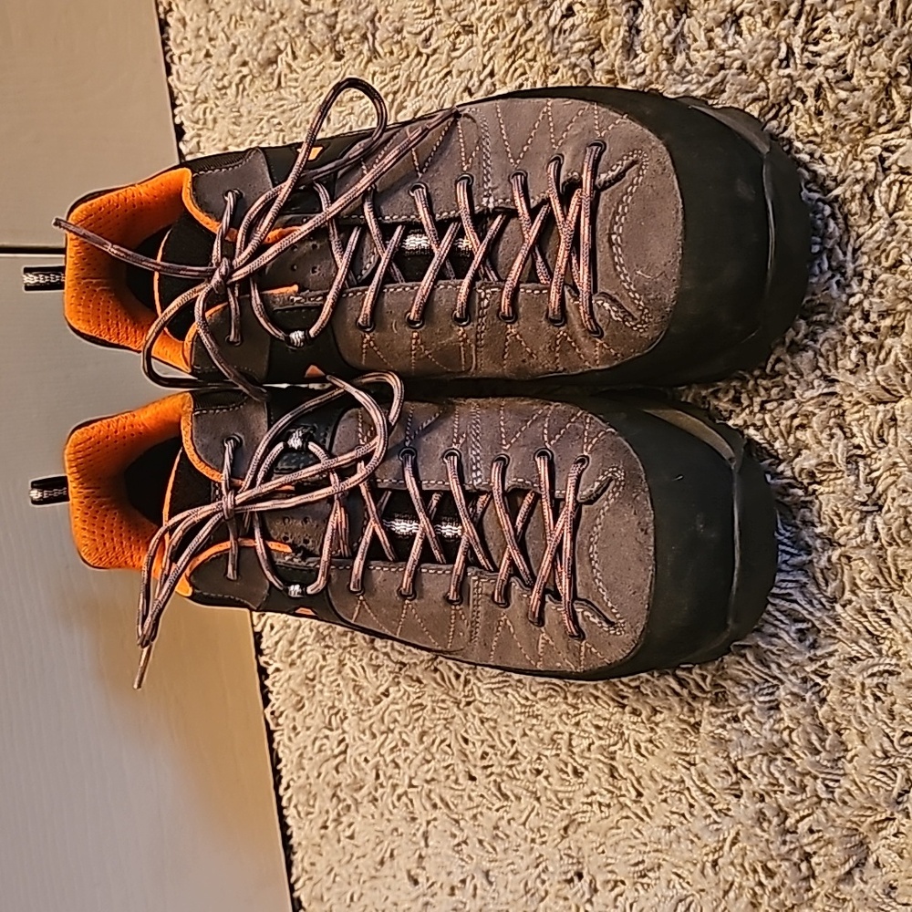 Kenetrek Bridger low 11 medium grey and black with orange outlines.